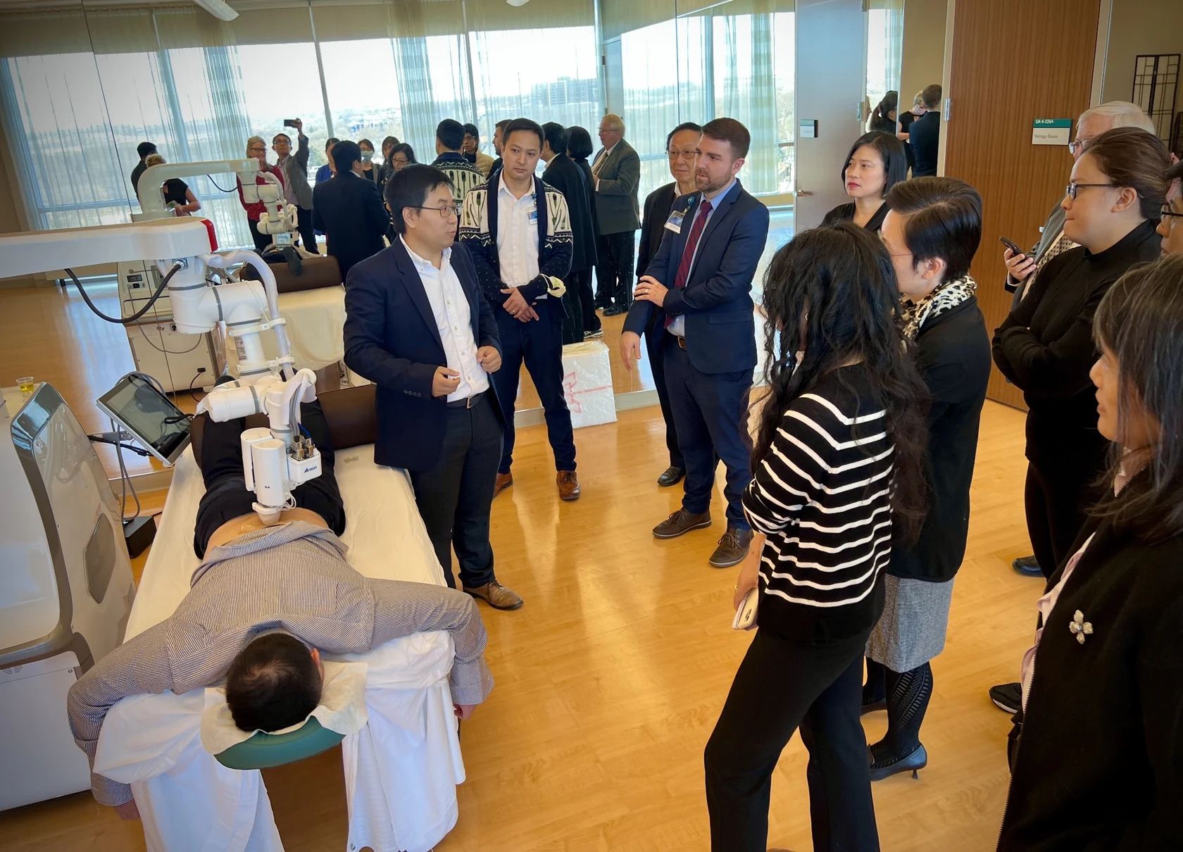 Dr Albert Zhang gives a live demonstration of EMMA at Mayo Clinic.